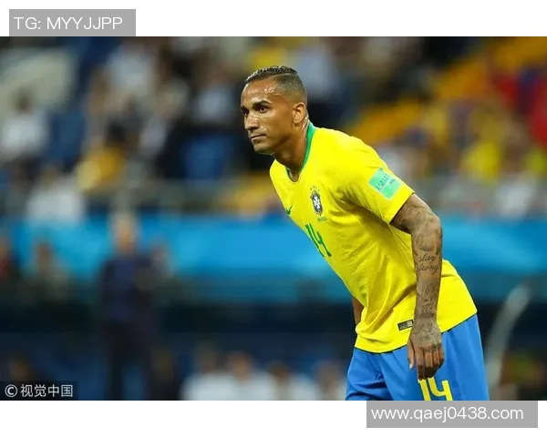 达尼洛:从新星崛起到足球场上的全能战士之路